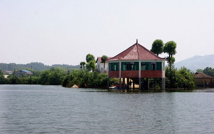 浏阳丹霞湖生态旅游度假村湖边美景